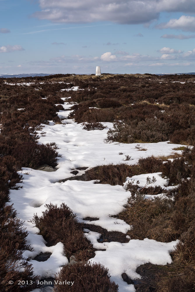 ilkley_trig_point_1000_2546.jpg